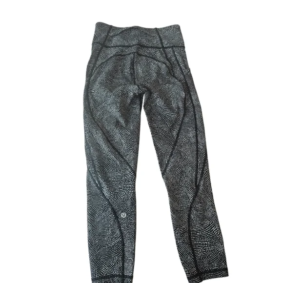 Lululemon athletica Final LapCrop 23" Black and White Patterned Women's Leggings - Picture 10 of 11